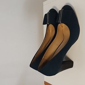 Expression Émeraude Green Faux Suede Pumps